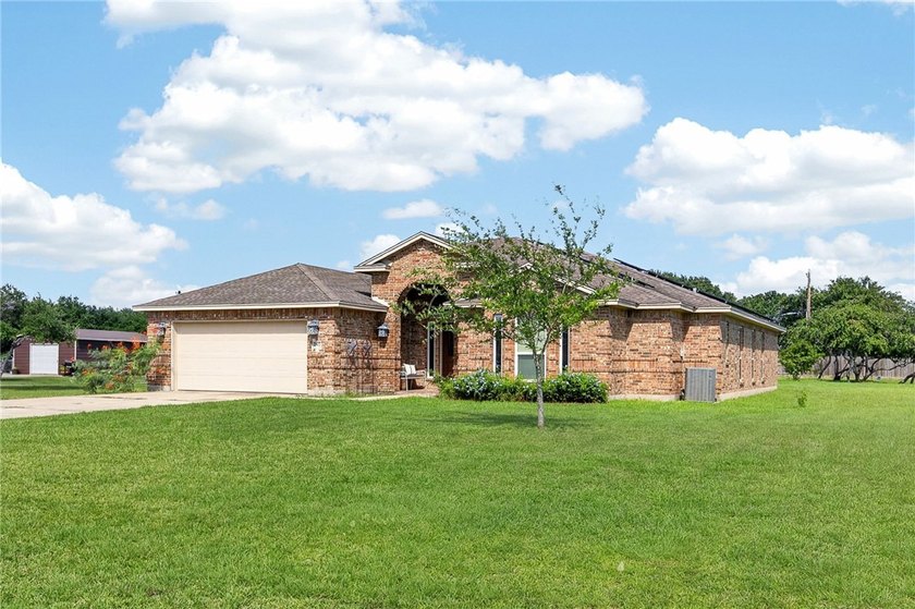 Welcome to 2802 Grand Park Avenue, a rare opportunity to enjoy - photo 4