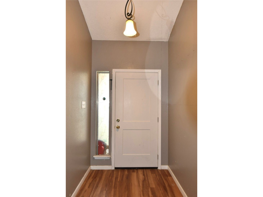 Welcome home to this charming 2-bedroom, 1-bath starter home - photo 4