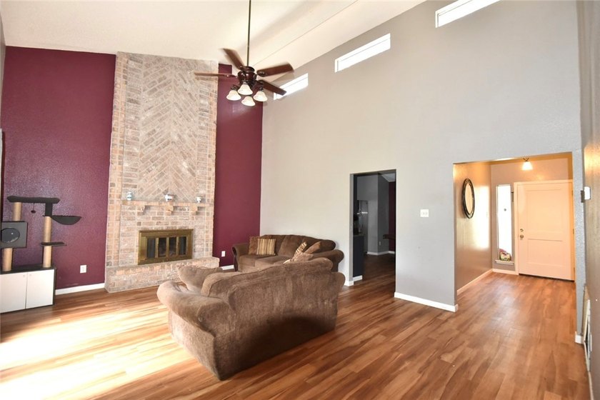 Welcome home to this charming 2-bedroom, 1-bath starter home - photo 7
