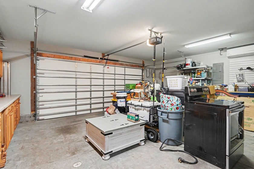 Welcome to this beautifully maintained 3+ bedrooms plus den, 2 - photo 32