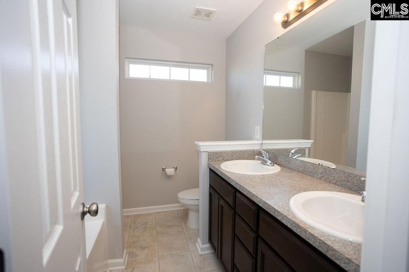 Don't miss this move-in ready Chapin home offering 4-bedroom - photo 28