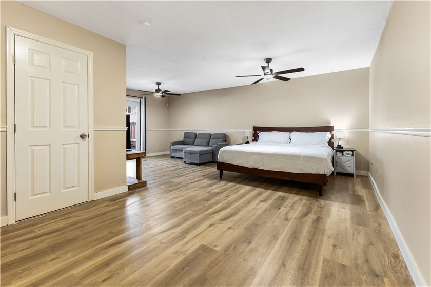 Welcome to this beautiful home with 4 bedrooms and 3 full - photo 5