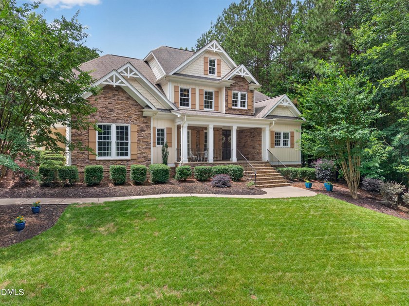 Beautifully maintained Craftsman home offering over 4,900 square - photo 3