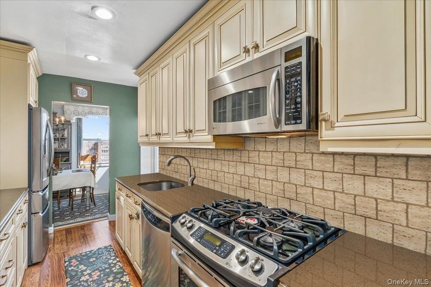 Experience effortless living in this meticulously maintained - photo 10