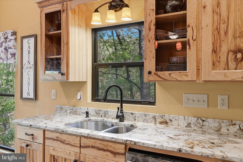 Rarely do you find a completely renovated mountain cabin with a - photo 11
