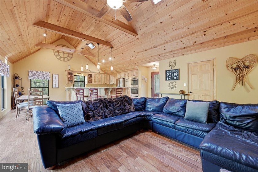 Rarely do you find a completely renovated mountain cabin with a - photo 15