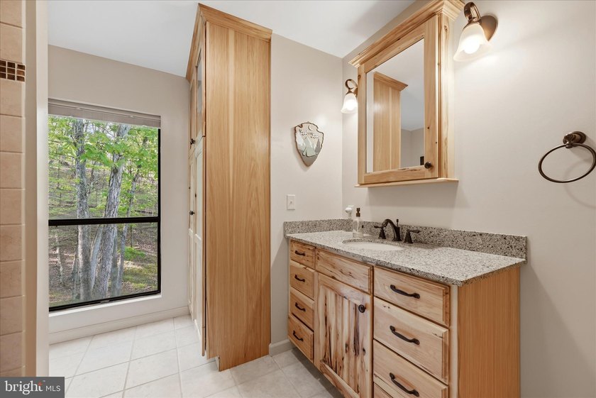 Rarely do you find a completely renovated mountain cabin with a - photo 25