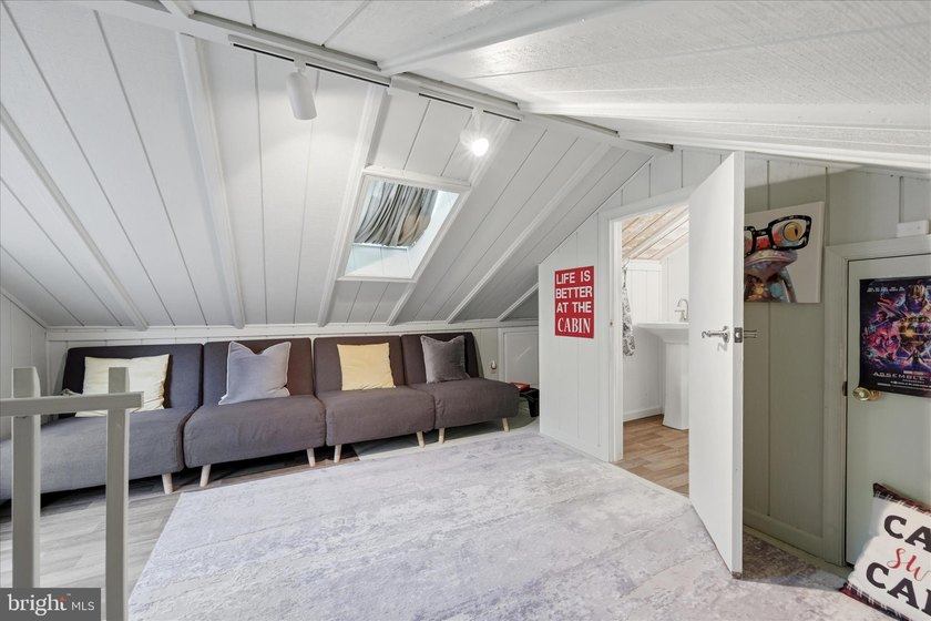 Rarely do you find a completely renovated mountain cabin with a - photo 30
