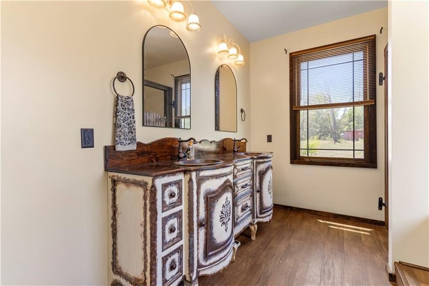 Modern barndominium on 10.28+/- private, wooded acres with TWO - photo 8