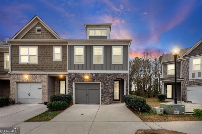 Beautifully maintained 3-bedroom, 2.5-bath end unit townhome in - photo 3