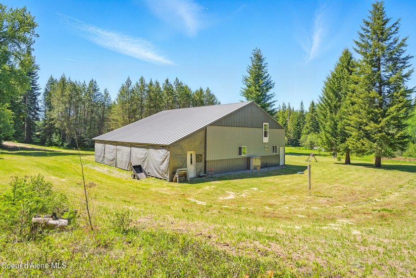 Behold a scarce opportunity with large acreage! This stunning - photo 23