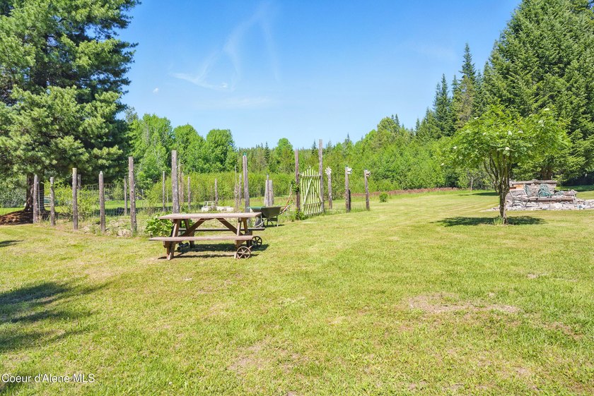 Behold a scarce opportunity with large acreage! This stunning - photo 27