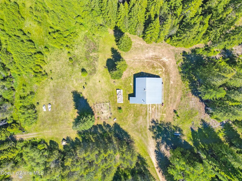 Behold a scarce opportunity with large acreage! This stunning - photo 33
