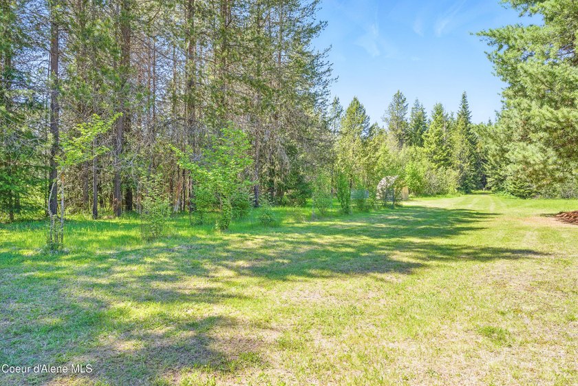 Behold a scarce opportunity with large acreage! This stunning - photo 35