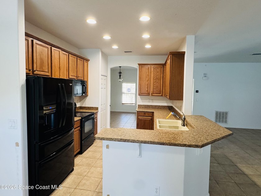 Spacious 4BR/3BA pool home with over 2,300 sq. ft. and a 3-car - photo 5