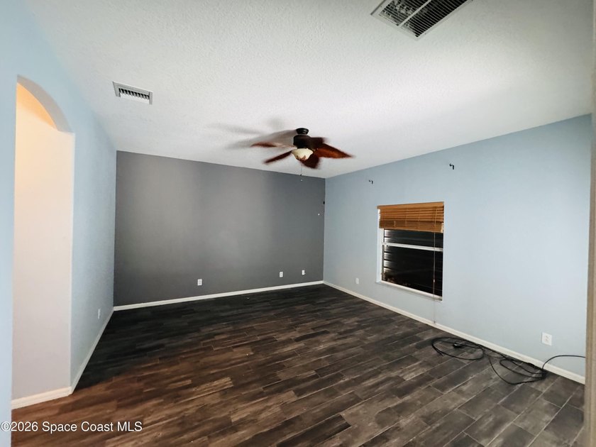 Spacious 4BR/3BA pool home with over 2,300 sq. ft. and a 3-car - photo 9