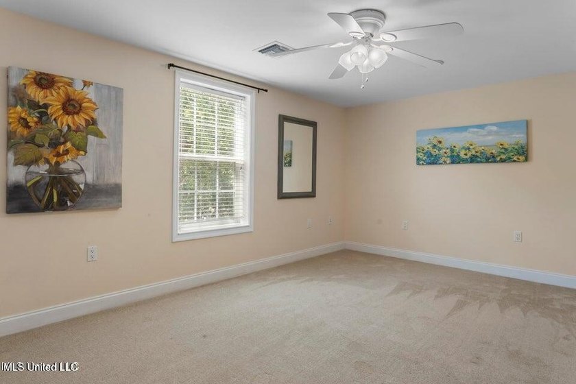 Feel the ocean breeze in this picturesque oasis with majestic - photo 35