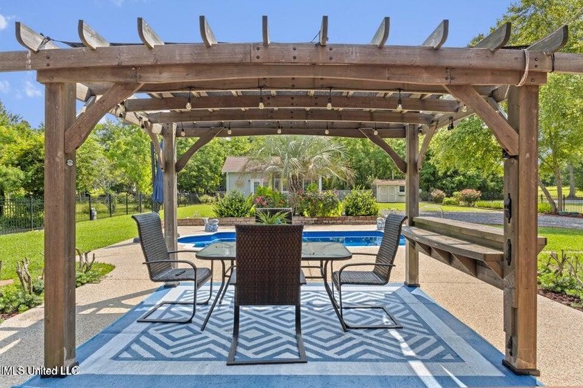 Feel the ocean breeze in this picturesque oasis with majestic - photo 40
