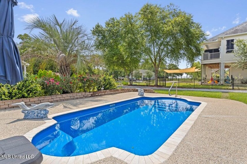 Feel the ocean breeze in this picturesque oasis with majestic - photo 43