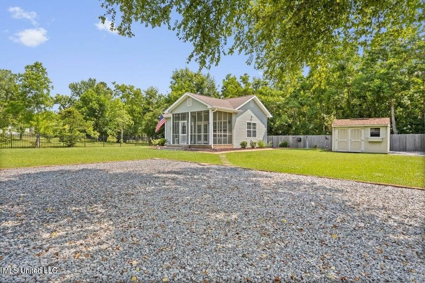Feel the ocean breeze in this picturesque oasis with majestic - photo 45