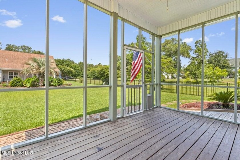 Feel the ocean breeze in this picturesque oasis with majestic - photo 47