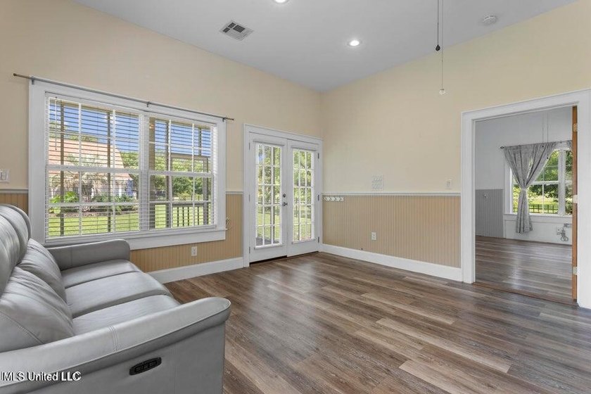 Feel the ocean breeze in this picturesque oasis with majestic - photo 48