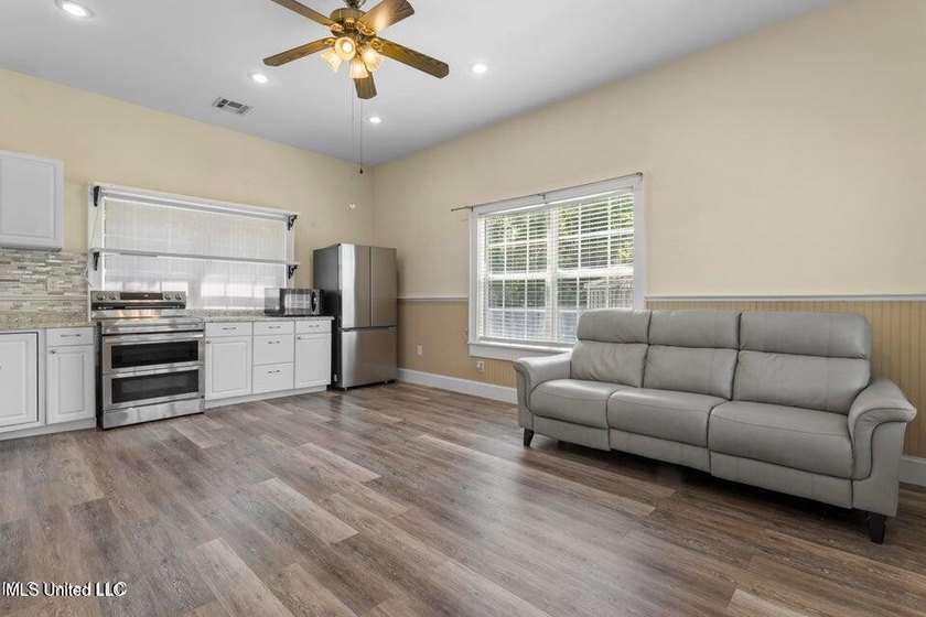 Feel the ocean breeze in this picturesque oasis with majestic - photo 49