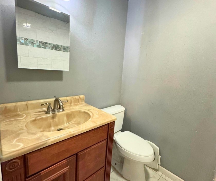 Welcome to 4325 Kostoryz Road in Corpus Christi, a versatile - photo 9