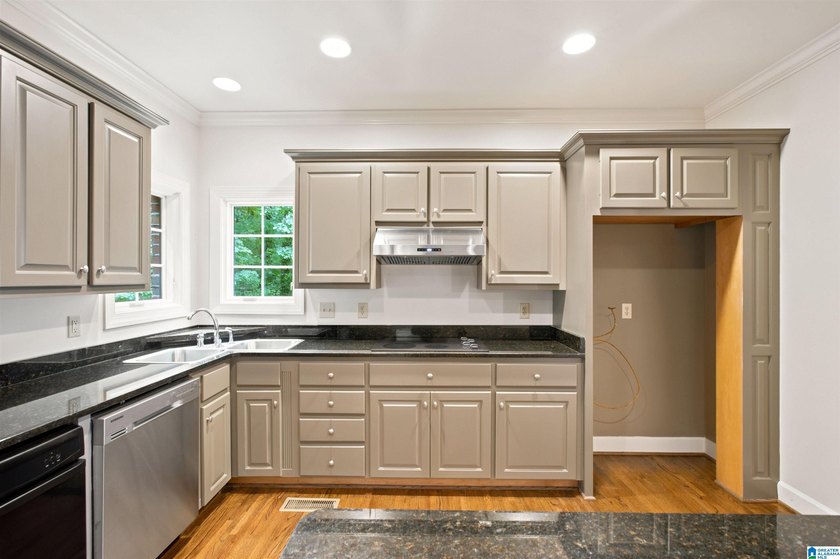 If you're looking for a private setting in Homewood, this - photo 13