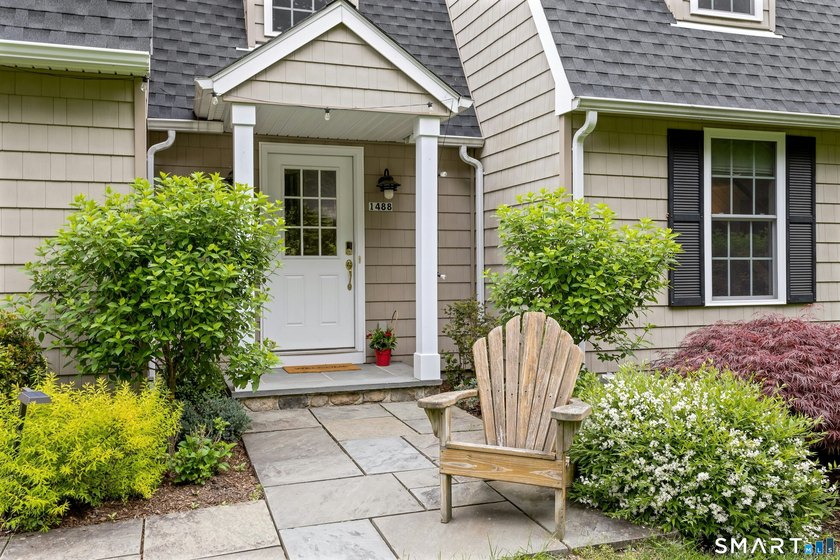 This Greenfield hill Charming colonial, sits on a 1.6 acre lot - photo 3
