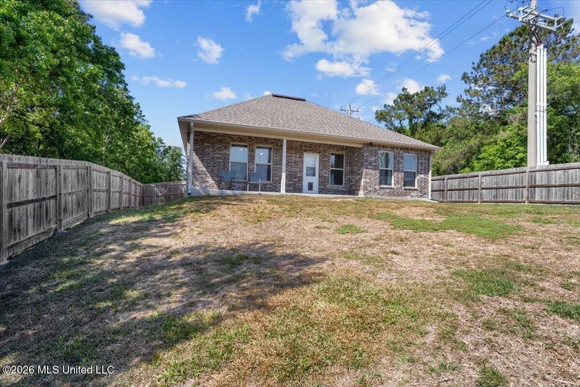 Built in 2021 and maintained like it matters, this 3 bed, 2 bath - photo 32
