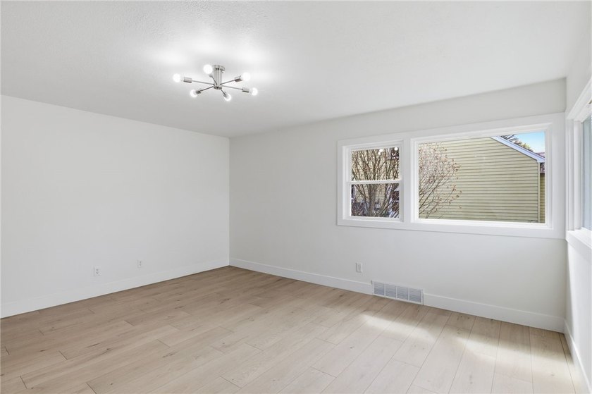 MOVE IN READY 3-bedroom, 1.5-bath ranch with a 1-car garage and - photo 5