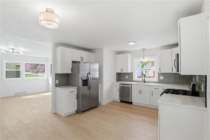 MOVE IN READY 3-bedroom, 1.5-bath ranch with a 1-car garage and - photo 6
