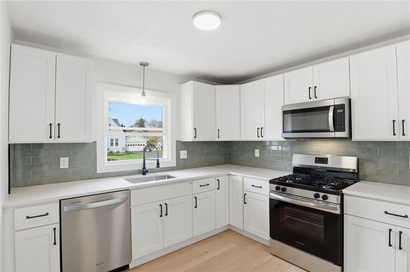 MOVE IN READY 3-bedroom, 1.5-bath ranch with a 1-car garage and - photo 8