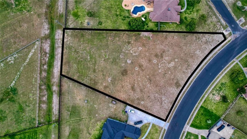 Build your ultimate dream home on this spacious 1.2-acre lot in - photo 4