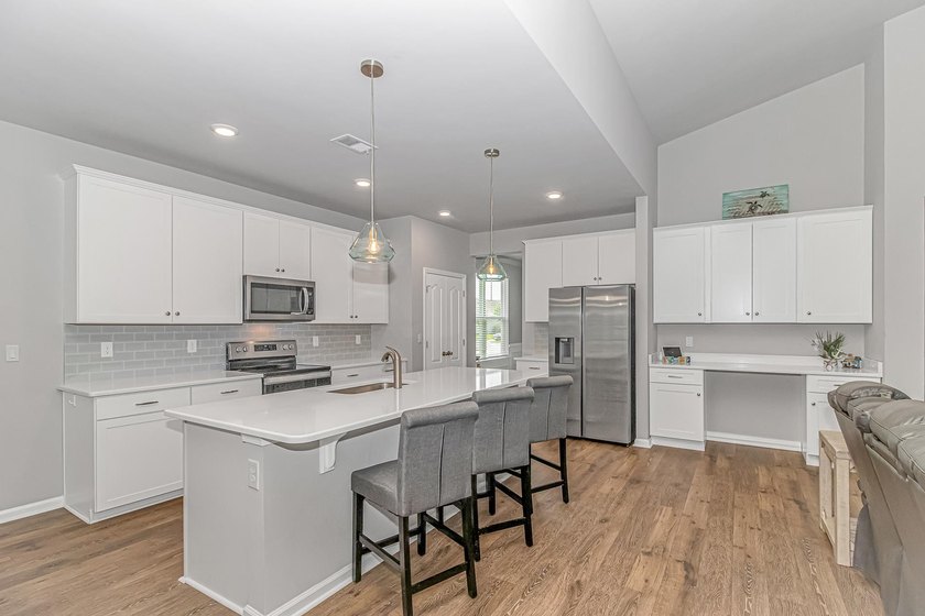 Welcome to this beautiful 3-bedroom, 2.5-bath home Fully - photo 11