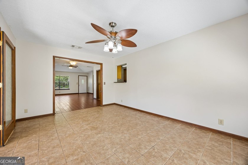 Welcome home to this beautifully refreshed 3-bedroom, 2-bath - photo 12