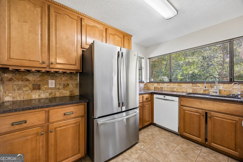 Welcome home to this beautifully refreshed 3-bedroom, 2-bath - photo 15