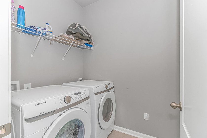 Welcome to this beautiful 3-bedroom, 2.5-bath home Fully - photo 17