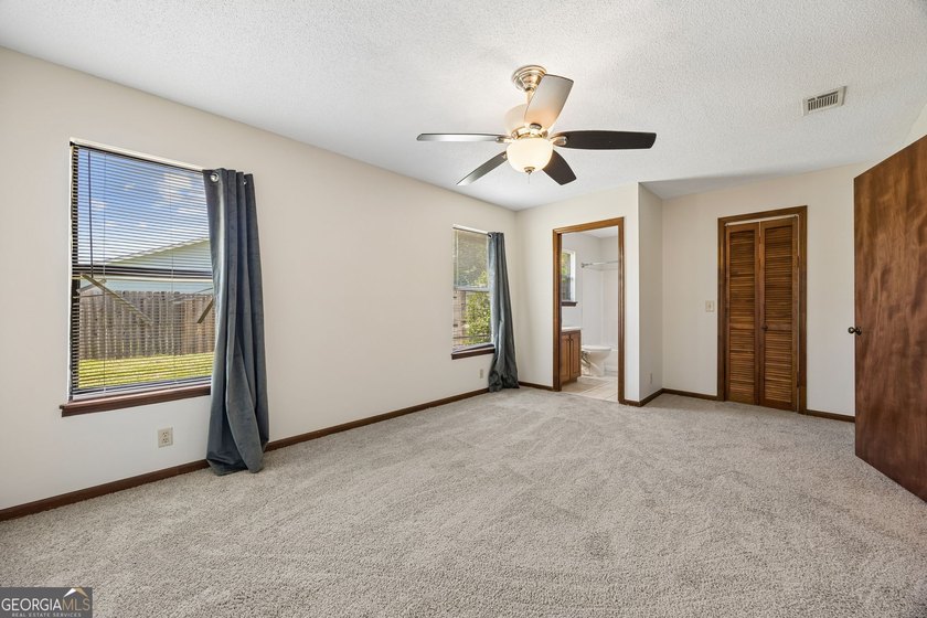 Welcome home to this beautifully refreshed 3-bedroom, 2-bath - photo 19