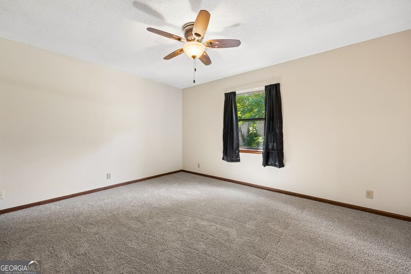 Welcome home to this beautifully refreshed 3-bedroom, 2-bath - photo 25