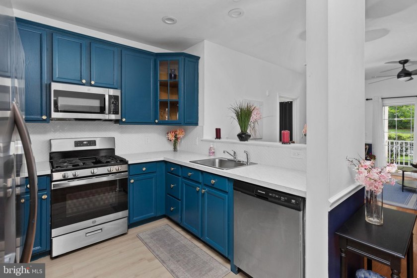 Welcome to 1119 Colts Circle, located in Carriage Park at - photo 5