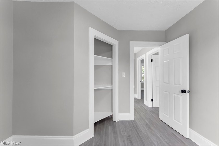 This beautifully renovated 3-bedroom, 2-bathroom home offers - photo 14