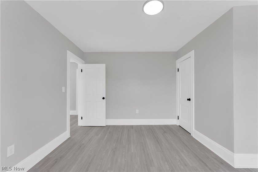 This beautifully renovated 3-bedroom, 2-bathroom home offers - photo 16