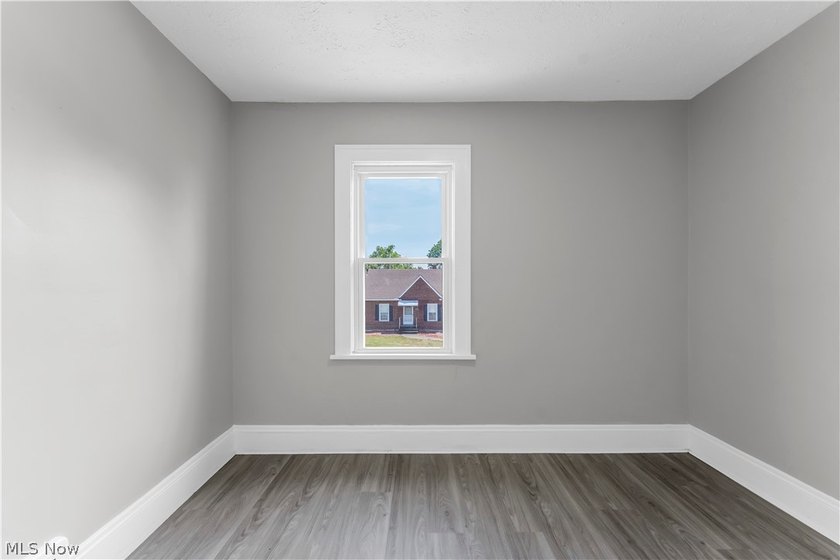 This beautifully renovated 3-bedroom, 2-bathroom home offers - photo 24