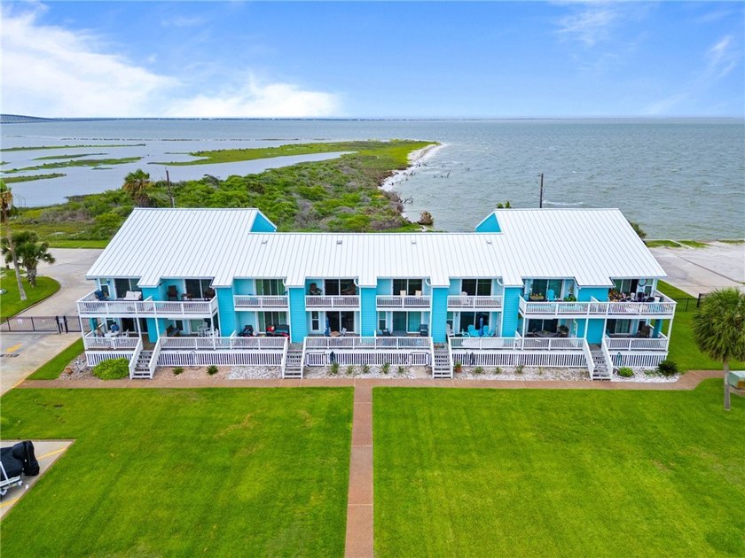 Welcome to coastal living at its finest! This beautifully - photo 2
