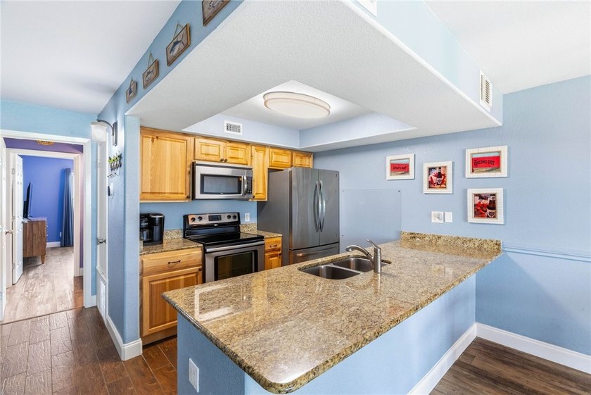 Welcome to coastal living at its finest! This beautifully - photo 6