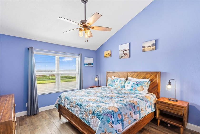 Welcome to coastal living at its finest! This beautifully - photo 9