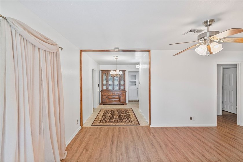 Welcome to this move-in ready gem, perfect for first-time - photo 6