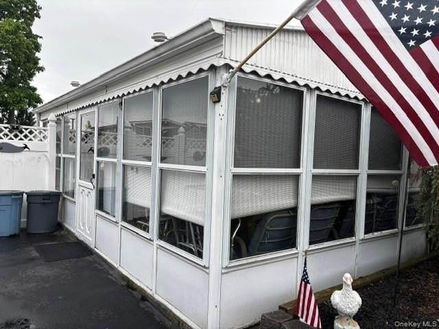 Lindenhurst Ranch, 3 Bedrooms, LR w/ Fireplace, Enclosed Sunroom - photo 21
